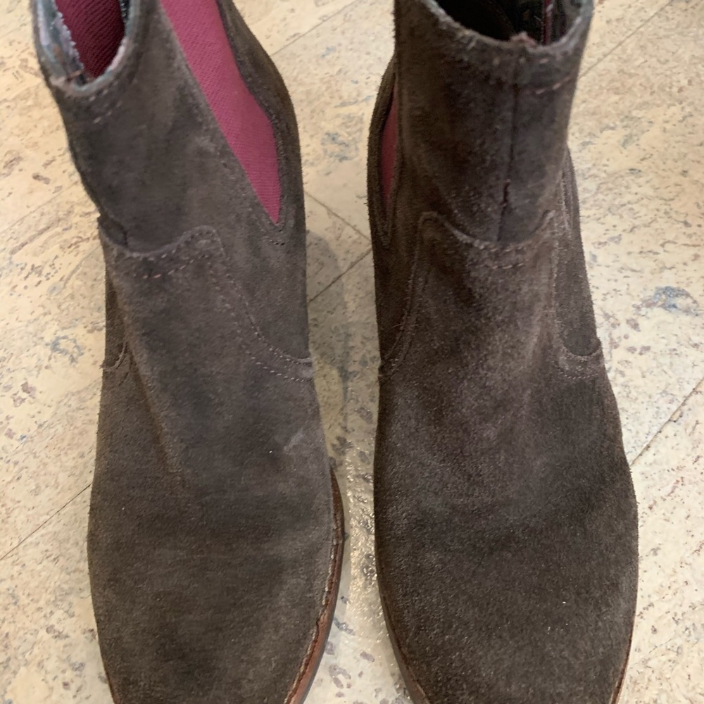 Sperry Brown Suede heeled booties
